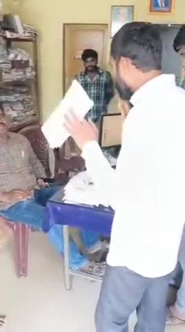 పాడేరులో విద్యుత్ శాఖ అధికారులకు, ఏఐటీయూసీ జిల్లా కోకన్వీనర్ అమర్‌కు జరిగిన ఘర్షణ వీడియో వైరల్