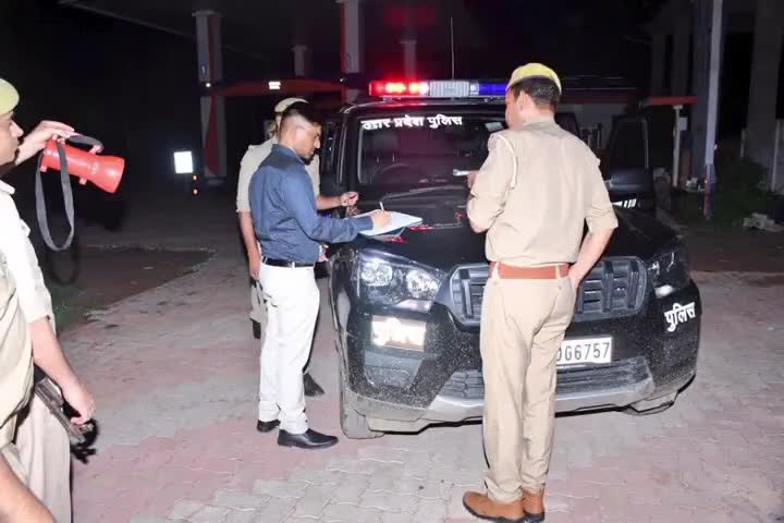 तालबेहट: बस्तगुआ के निकट बोरी में अज्ञात महिला का शव मिलने के मामले में एसपी ने देर रात बार थाने का किया निरीक्षण, दिए निर्देश