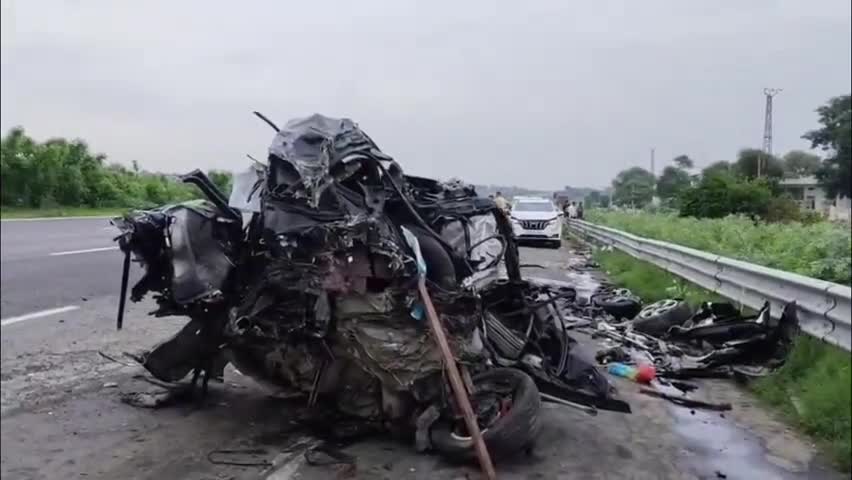 बसवा: देहडा की ढाणी पर सड़क हादसे में चार लोग घायल, एक की हुई मौत; दिल्ली-मुंबई एक्सप्रेस वे पर ट्रक ने मारी कार को टक्कर