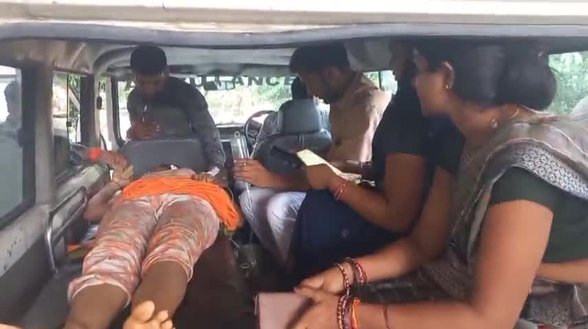 तिर्वा: ठठिया के ताहरपुर गांव के सामने बाइक की टक्कर से साइकिल सवार किशोरी की हुई मौत व किशोरी का भाई हुआ घायल