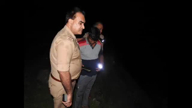 हमीरपुर: यमुना नदी में मेरापुर पंप कैनाल के पास उतराते मिले महिला और पुरुष के शव, मौके पर पहुंची पुलिस