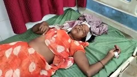 हाथरस: गांव दतोरा में बेटे ने मां को सिर में डंडा मारकर किया घायल, अस्पताल में कराया गया भर्ती