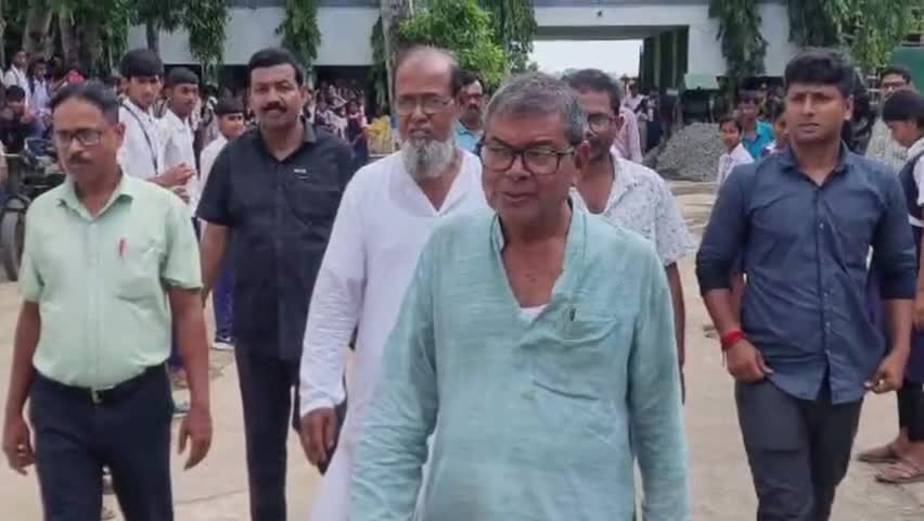 সাগর: রুদ্রনগর দেবেন্দ্র বিদ্যাপীঠ উচ্চ মাধ্যমিক হাইস্কুলে অরণ্য সপ্তাহ উদযাপন অনুষ্ঠানে উপস্থিত মন্ত্রী