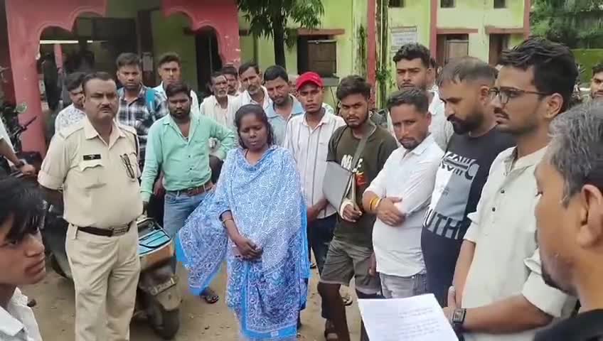 गोटेगांव: दो युवकों से मारपीट के वायरल वीडियो ने पकड़ा तूल, हिन्दू संगठनों ने एसडीएम को सौंपा ज्ञापन, कार्रवाई की मांग