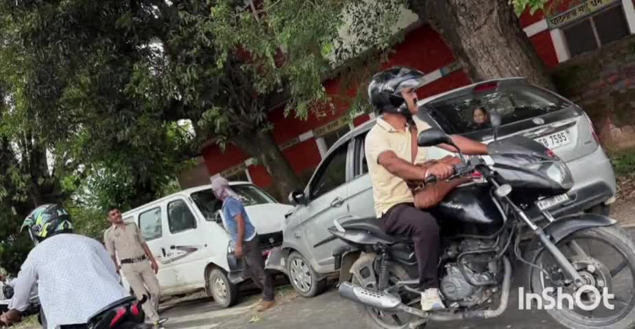 फतेहपुर: जसूर-तलवाड़ा मार्ग पर मोच में दो गाड़ियों की हुई आमने-सामने टक्कर