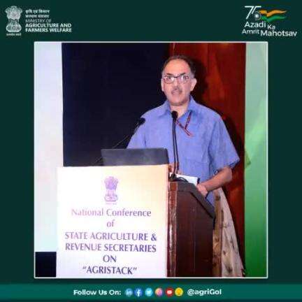 Dr. Abhilaskh Likhi, Additional Secretary to Govt.of India, DA&FW gave his introductory remarks on #DigitalAgriculture in the conference held with State #Revenue and #Agriculture secretaries on Agristack.