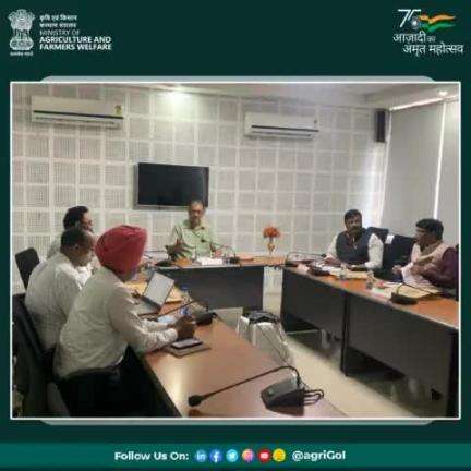 Dr. #likhi_dr, Additional Secretary, DA&FW, chaired a meeting at RICM, Chandigarh to review the IEC activities being carried out in the State of Punjab, Haryana, UP, Delhi by ICAR-ATARIs for the #CropResidueManagement Scheme.