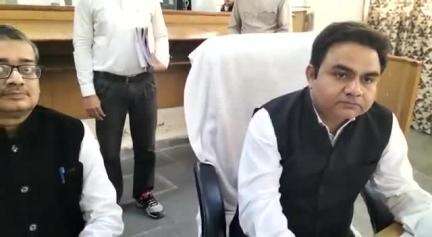 नालसा के तत्वावधान में फतेहाबाद की न्यायिक परिसर में #राष्ट्रीय_लोक_अदालत का आयोजन। सेशन जज श्री डीआर चालिया ने दी लोक अदालत में मामलों के निपटान बारे जानकारी।