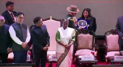 চেণ্ট্ৰেল ব্যুৰ’ অব্ কমিউনিকেচন, মণিপুৰে লাভ কৰিলে নিৰ্বাচন আয়োগৰ ৰাষ্ট্ৰীয় বঁটা

#NationalVotersDay