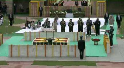 PM Narendra modi pays homage to father of the Nation, #MahatmaGandhi on his death anniversary at Rajghat, New Delhi.