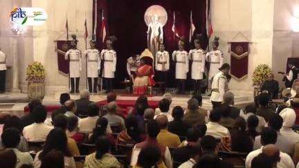President #DroupadiMurmu confers Padma Bhushan in the field of Literature & Education to Kapil Kapoor