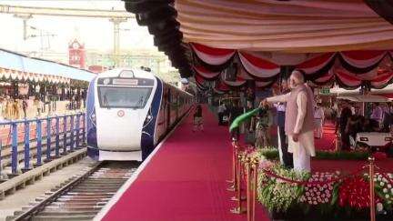 PM flags off Chennai - Coimbatore #VandeBharatExpress at MGR Chennai Central Railway Station

#RailInfra4TamilNadu