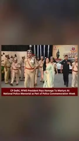 As part of Police Commemoration Week, #CPDelhi & #pfws, President pays homage to martyrs at National Police Memorial.