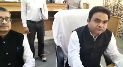 नालसा के तत्वावधान में फतेहाबाद की न्यायिक परिसर में #राष्ट्रीय_लोक_अदालत का आयोजन। सेशन जज श्री डीआर चालिया ने दी लोक अदालत में मामलों के निपटान बारे जानकारी।