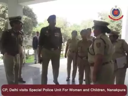 Sh. Sanjay Arora, #CPDelhi today visited SPUWAC, Nanakpura. During his visit he also reviewed the works of the Unit.

#dcpspuwac