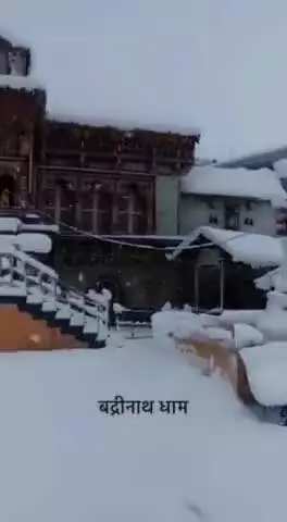 Heavy snowfall witnessed in #Badrinath Dham in Uttarakhand