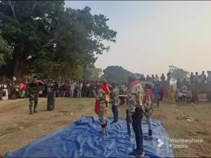 चाईबासा जिला के मुफ्फसिल थाना के घोर नक्सल प्रभावित क्षेत्र बरकेला में नुक्कड़ नाटक के माध्यम से ग्रामीणों को नक्सल समस्या के विषय में जागरूक किया गया।साथ ही सरकार द्वारा चलाये जा रहे आत्मसमर्पण एवं पुनर्वास नीति के संबंध में जानकारी दी गई ।