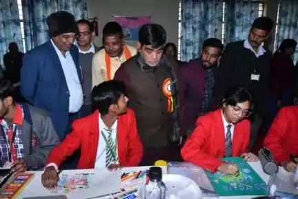 छात्रों की रचनात्मक को प्रोत्साहित करने के उद्देश्य से कल #बिहार के #पटना स्थित केंद्रीय विद्यालय, #खगौल में #ParikshaPeCharcha2023 एवं #ParakramDiwas पर चित्रकला प्रतियोगिता आयोजित की गई, जिसका उद्घाटन सांसद श्री रामकृपाल यादव ने किया
