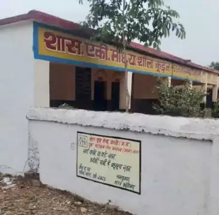 #nykkatni के राष्ट्रीय युवा स्वयंसेवक रामकुमार के निर्देशन में युवा मंडल सदस्यों द्वारा ब्लॉक बहोरीबंद के विभिन्न ग्रामों के शासकीय भवन की दीवार पर नारा लेखन द्वारा जल संरक्षण एवं संचयन का संदेश दिया।

#NYKS #WaterConservation https://t.co/