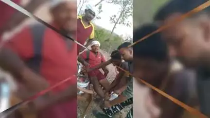 झारखंड पुलिस एवं CRPF आम जनता की सेवा में सदैव तत्पर है: टोंटो थाना अंतर्गत नक्सली द्वारा गड्ढा खोदकर लगाए गए लोहे की छड़ से ग्रामीण सेलाई कुंटिया घायल हो गए। तुम्बाहाका कैम्प के पुलिसकर्मियों द्वारा प्राथमिक उपचार कर सकुशल घर पहुँचाया गया।