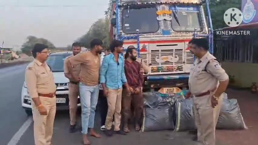 जीरन: जीरन थाना पुलिस ने 180 किलोग्राम अवैध गांजे के साथ 3 तस्करों को किया गिरफ्तार, ट्रक व ब्रेजा कार ज़ब्त