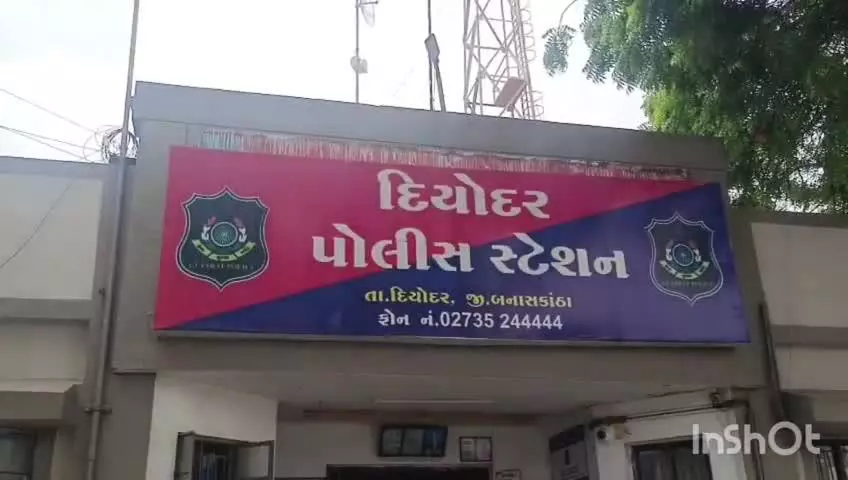 દિયોદર: ગોલવી કોતરવાડા ત્રણ રસ્તા નજીકથી એક ઈસમ પાસેથી વિદેશી દારૂ ઝડપાયો.  - India News