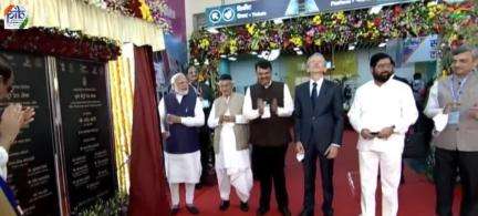 PM Narendra Modi  inaugurates 12 km stretch of total 32.2 km #PuneMetro rail project;