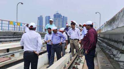 Shri J.K.Garg,#CCRS inspected #Beleghata to #Hemanta Mukhopadhyay stretch of #OrangeLine. #SpeedTrial on this stretch was also conducted in his presence today.