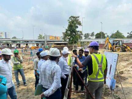 Shri P. Uday Kumar Reddy,GM inspected the progress of work at the under-construction site between #JaiHind (#Airport) to #VIPRoad stations of #OrangeLine today.Senior #MetroRailway and #RVNL officials accompanied him during this inspection.