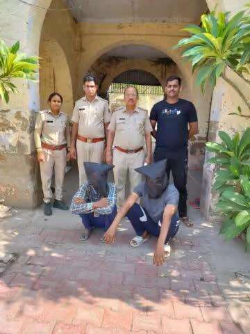 जिला कोटा ग्रामीण पुलिस की #कार्यवाही 

थाना दीगोद ने, #फर्जी_पुलिस वाले बनकर, लोगों से वसूली करने वाले 02 आरोपियों को #गिरफ्तार करने में हासिल की सफलता #PoliceRajasthan #IgpKota #karansharmarps #kotaruralpolice