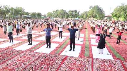 एडीसी राहुल मोदी ने योग दिवस की पायलट रिहर्सल में लिया भाग, किया योगाभ्यास #InternationalYogaDay #Fatehabad #Haryana