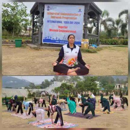 #CBCShimla and Women ITI, Nalagarh, #Solan, collaborated to organize a special #yoga session at the local Heritage Park as part of #IDY2024. Students joined with full enthusiasm, showcasing a strong commitment to wellness. #moayush