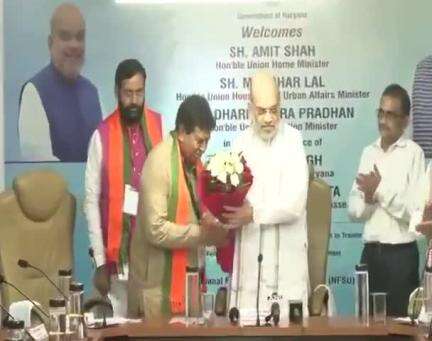 राष्ट्रीय विधानसभा विज्ञान विश्वविद्यालय और हरियाणा सरकार के बीच MOU पर केंद्रीय गृहमंत्री अमित शाह की मौजूदगी में साईन हुआ। इसमें केंद्रीय शहरी विकास, आवास और ऊर्जा मंत्री मनोहर लाल और मुख्यमंत्री नायब सिंह मौजूद रहे। #pibindia #mib_india