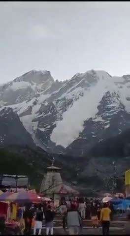 #Kedarnath  #Uttarakhand
 केदारनाथ धाम 
बर्फ का का तूफान काफी तेजी से आता हुआ दिख रहा है वीडियो में ।
किसी जान माल का नुकसान नही है ।
हर हर महादेव🚩🚩