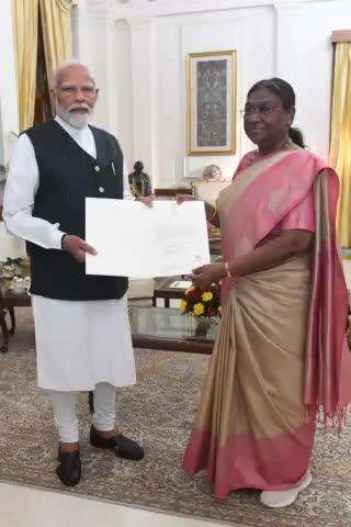 Exercising her powers under Article 75(1) of the Constitution of India, Hon'ble President Droupadi Murmu has appointed #narendramodi as the Prime Minister of India 🇮🇳.