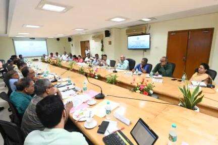 The 10th Zonal PNM meeting of #MetroRailway is being held on 18 & 19.07.2024. Shri P Uday Kumar Reddy, General Manager,Senior Officers of #Metro & representatives of Union were present in this meeting today.