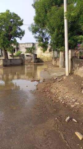 gram Jagmonda ko Panchayat mukhyalay se jodta Marg per bhara Pani gram bhadola