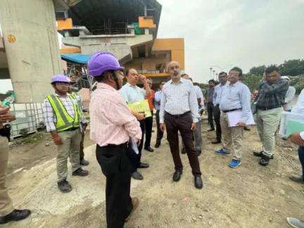 Shri P. Uday Kumar Reddy, GM, #MetroRailway inspected the progress of works of the #Mother’sWaxMuseum station.