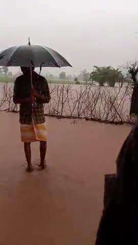 bhotupura gav me bhari barish hoi he