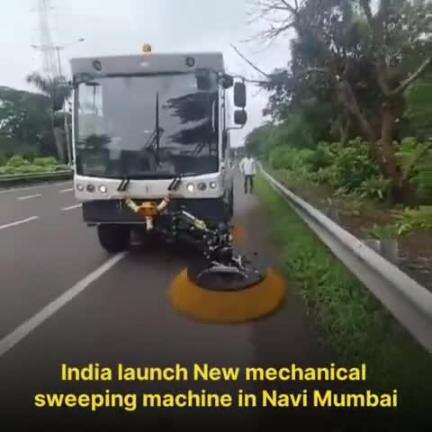 India launch New mechanical sweeping machine in Navi Mumbai .

#SweepingMachine 
#mumbai 
#tglawaaz