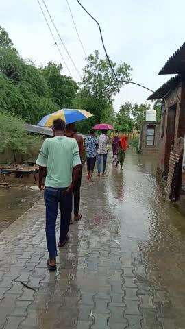 उनियारा वार्ड नंबर 1 में पानी का ज्यादा भराव होने के कारण लोगों को समस्या का सामना करना पड़ रहा है #उनियारा #पानी