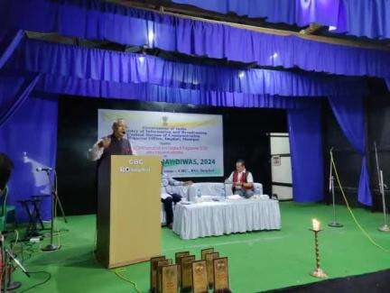 Lt. Col. L. Manongba (Indian Army Veteran) delivers his speech during a 2-day photo exhibition on #KargilVijayDiwas organised by CBC Imphal.