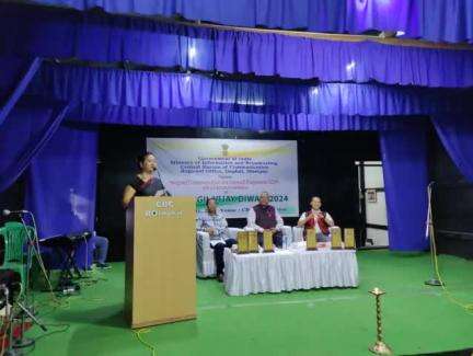 Dr. Reena, Head of Office, CBC, RO, Imphal delivers the Vote of Thanks at ICOP with a 2-day photo exhibition on #KargilVijayDiwas organised by CBC Imphal at Auditorium of CBC Imphal.