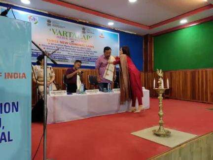 Felicitation of dignitaries at Media Workshop #Vartalap on the #NewCriminalLaws organised by PIB, Imphal at Manipur Press Club, Imphal.

#AzadBharatKeApneKanoon