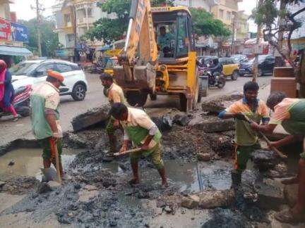 Slow-moving traffic due to bad road condition at Horamavu Agara Circle towards Jayanti Nagar, Kindly cooperate.