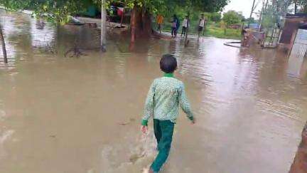 Dewari kala me barish hone ke karan 
Gaw  me bhari  Pareshani Gaw wasiya bhi  pareshan