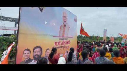 Lakhpati Didi | 'लखपती दीदी संमेलना'तील मा.पंतप्रधान मोदीजींचे काही खास क्षण! 
#LakhpatiDidi #DevendraFadnavis #देवेंद्रफडणवीस #Maharashtra #LakhpatiDidiYojana #PMModi #WomenEmpowerment #Entrepreneurship #GovernmentSchemes