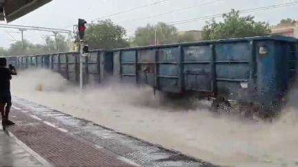 #Train #Rain 😳😳
-----------