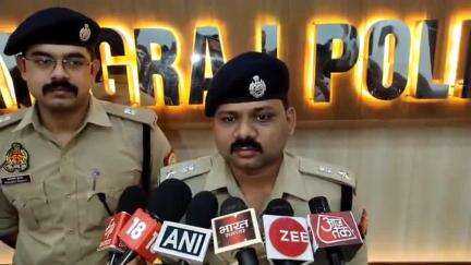 प्रयागराज लूट की घटना का घूरपुर पुलिस ने किया खुलासा
DCP विवेक चन्द्र यादव ने प्रेस कॉन्फ्रेंस कर दी जानकारी।