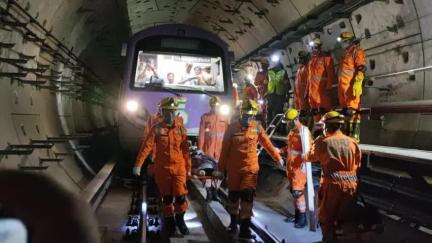 A mock drill was organised with #NDRF, #SDRF, #WBFES teams inside #Metro tunnels between #Phoolbagan & #SaltLakeStadium.